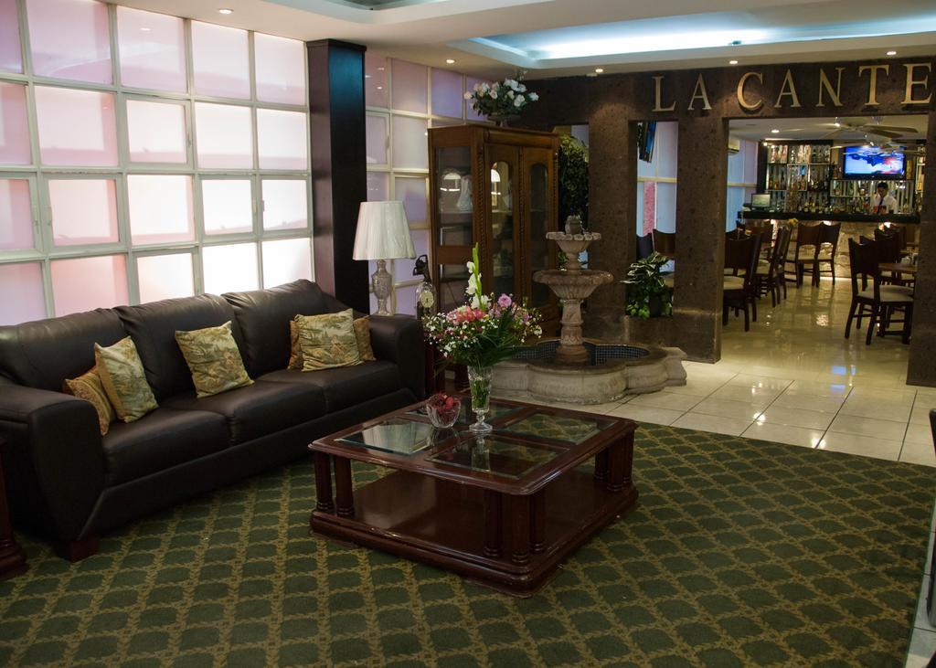 Hotel Rincon Real Suites Durango Exterior foto